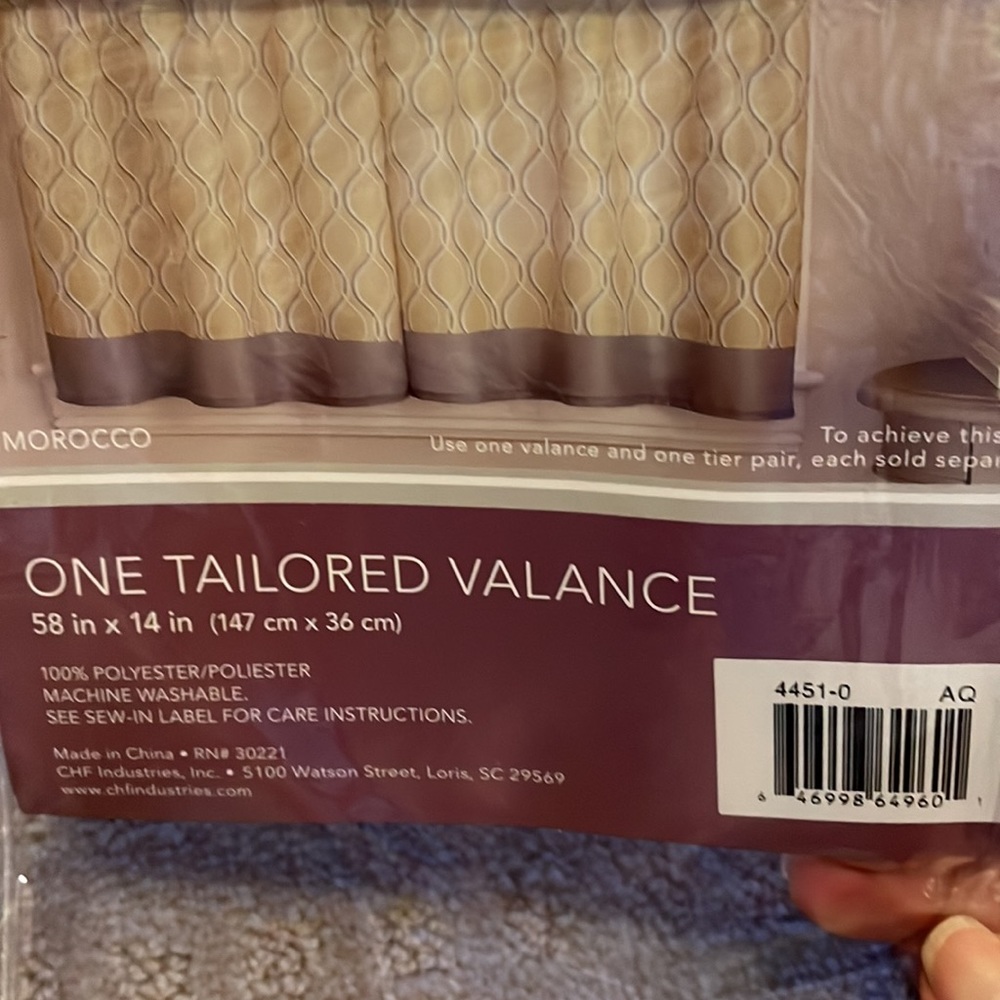Valance - Picture 3 of 4